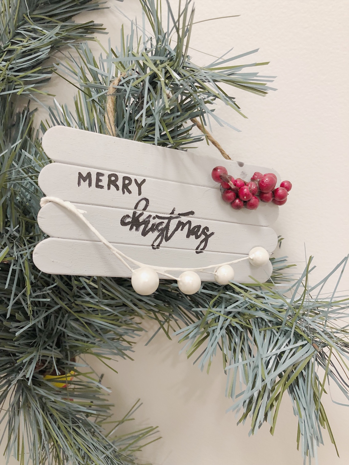 DIY Wooden Pallet Sign Ornament