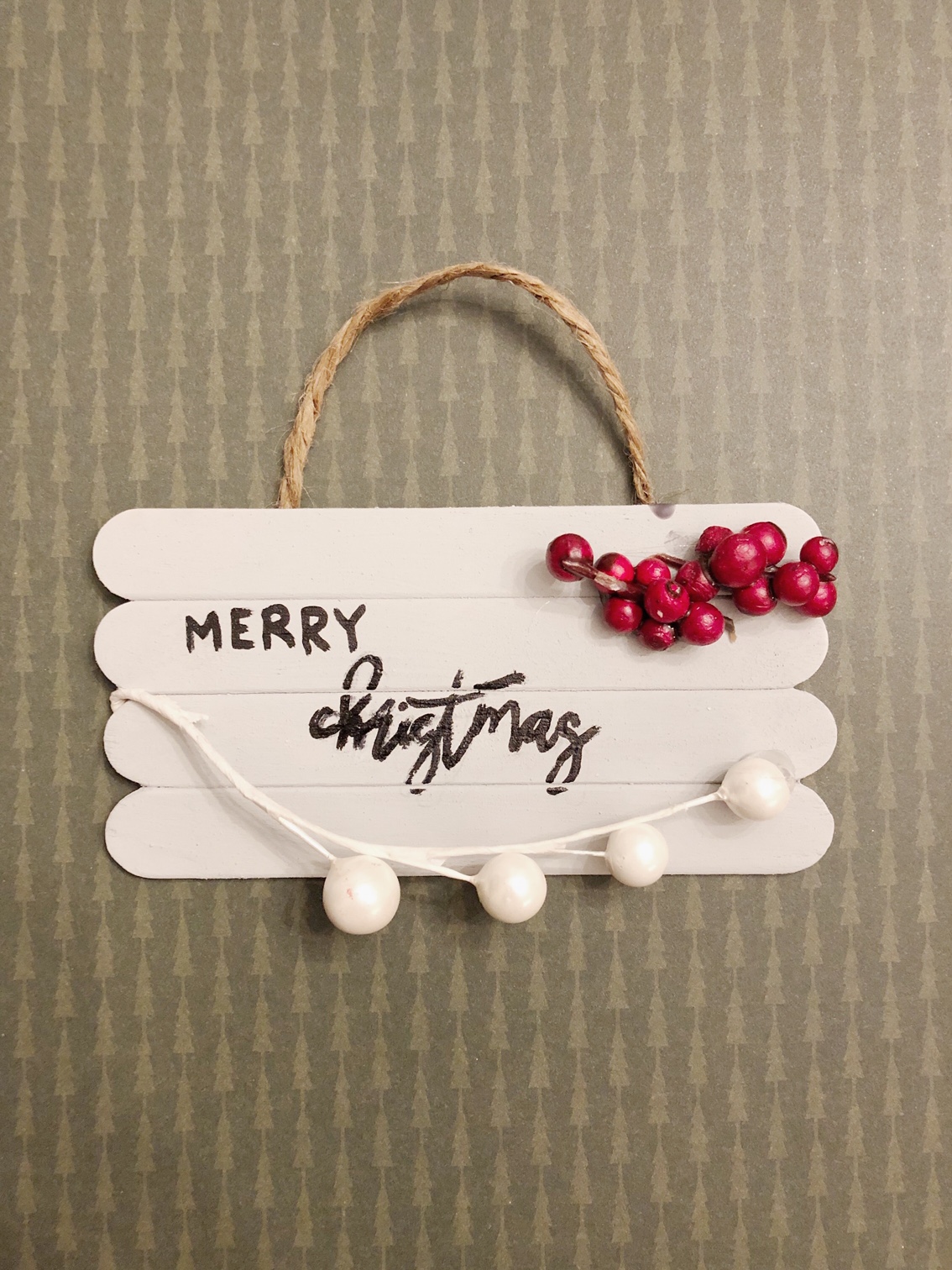 DIY Wooden Pallet Sign Ornament